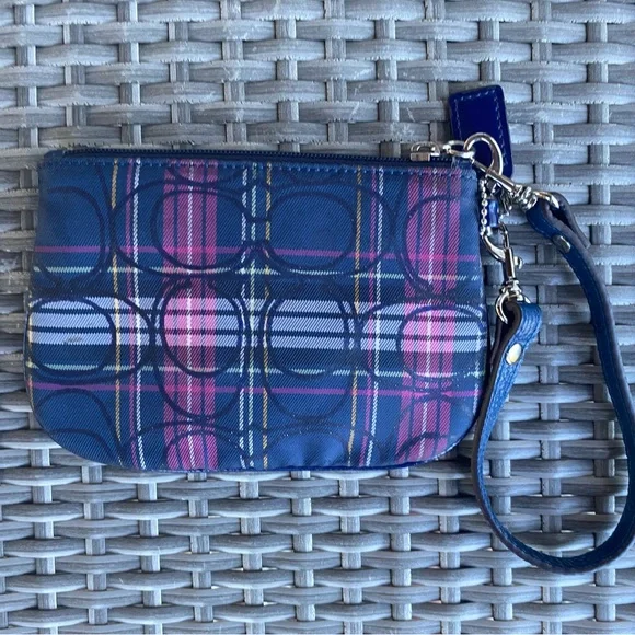 Coach Poppy RARE tartan / plaid Wristlet with Blue, purple and Pink Design Y2K - Picture 2 of 4